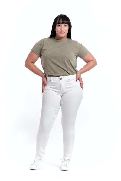 Curvy Butter Ankle Skinny in White